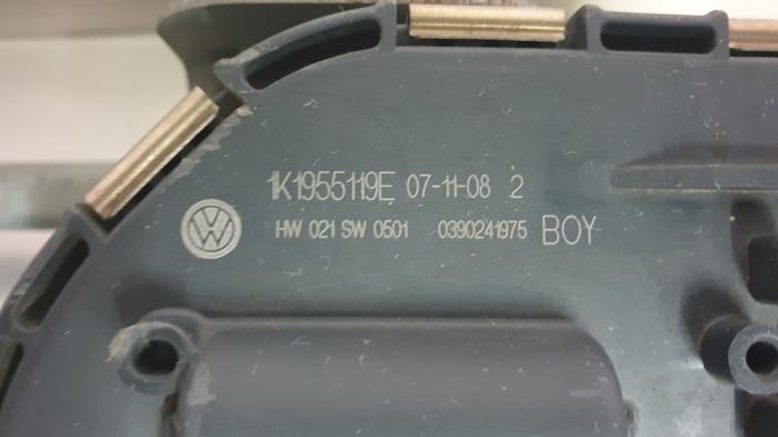 Wiper motor + mechanism from a Volkswagen Golf VI (5K1) 1.8 TSI 16V 2010