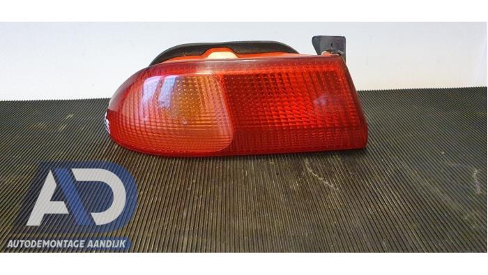 Usagé Feu arrière secondaire gauche Alfa Romeo 156 (932) 1.8 Twin Spark 16V Prix € 19,99 Règlement à la marge proposé par Autodemontage Aandijk