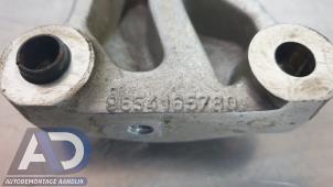 Engine mount from a Peugeot 207 CC (WB) 1.6 16V 2009