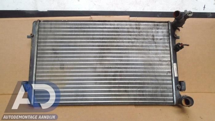 Usagé Radiateur Skoda Octavia Combi (1U5) 1.6 GLX Prix € 29,99 Règlement à la marge proposé par Autodemontage Aandijk