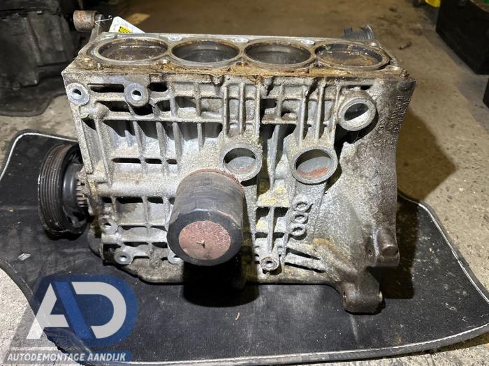 Used Engine crankcase Volkswagen Polo IV (9N1/2/3) 1.4 16V Price € 199,99 Margin scheme offered by Autodemontage Aandijk