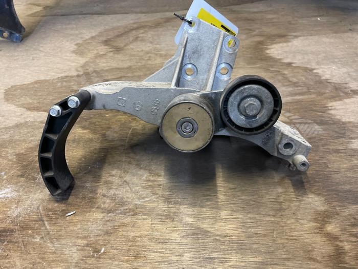 Air conditioning bracket from a Ford Ka II 1.2 2010