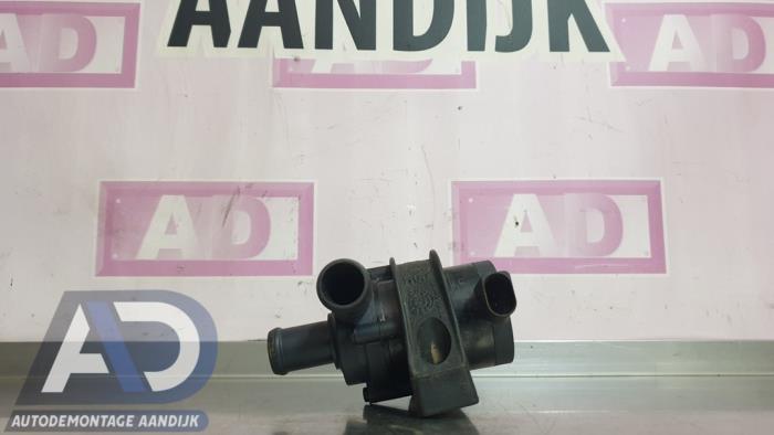 Begagnade Extra vattenpump Audi A4 Avant (B8) 1.8 TFSI 16V Pris € 34,99 Marginaltabell erbjuds av Autodemontage Aandijk
