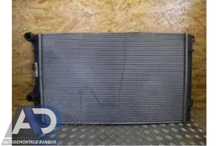 Used Radiator Audi A3 Sportback (8PA) 2.0 TDI 16V Price € 34,99 Margin scheme offered by Autodemontage Aandijk