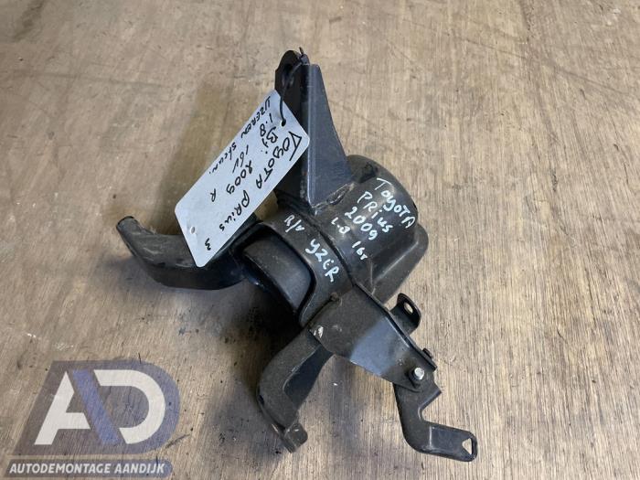 Used Engine mount Toyota Prius (ZVW3) 1.8 16V Price € 29,99 Margin scheme offered by Autodemontage Aandijk