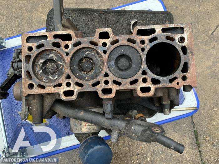 Engine crankcase from a Renault Kangoo Express (FC) 1.5 dCi 65 2004