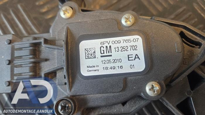 Gaspedalposition Sensor van een Opel Astra J (PC6/PD6/PE6/PF6) 1.4 16V ecoFLEX 2010