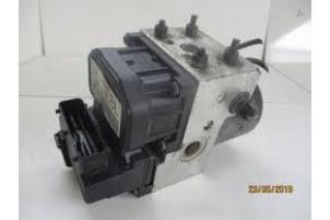 Used ABS pump Kia Sorento I (JC) 2.5 CRDi 16V Price € 49,99 Margin scheme offered by Autodemontage Aandijk