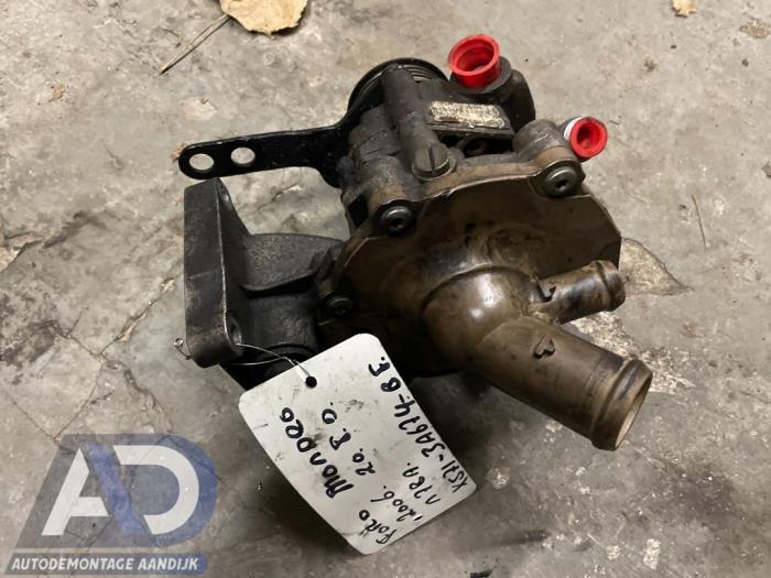 Usagé Pompe à eau Ford Mondeo III 2.0 TDCi 130 16V Prix € 74,99 Règlement à la marge proposé par Autodemontage Aandijk