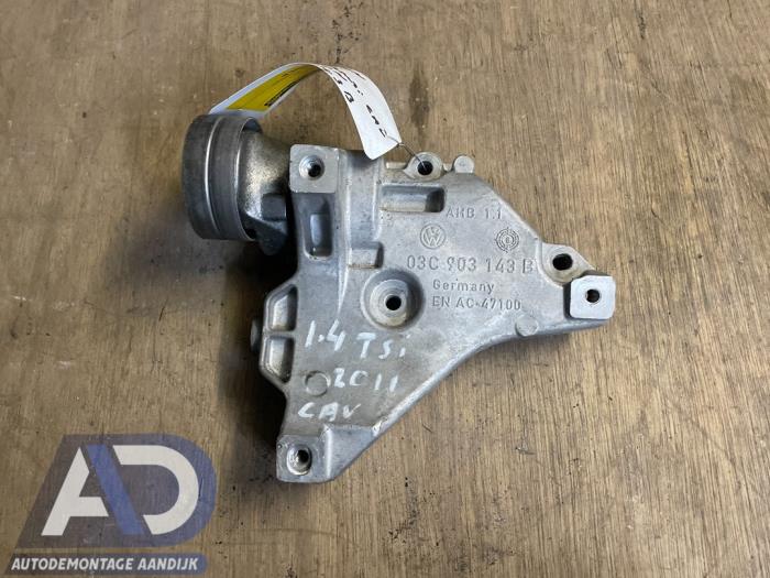 Usagé Support dynamo haut Volkswagen Tiguan (5N1/2) 1.4 TSI 16V 4Motion Prix € 34,99 Règlement à la marge proposé par Autodemontage Aandijk