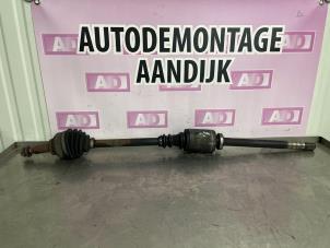 Usagé Arbre de transmission avant droit Renault Trafic New (FL) 1.9 dCi 100 16V Prix € 39,99 Règlement à la marge proposé par Autodemontage Aandijk