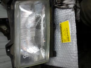 Used Headlight, right Peugeot Expert Price on request offered by Autodemontage Aandijk