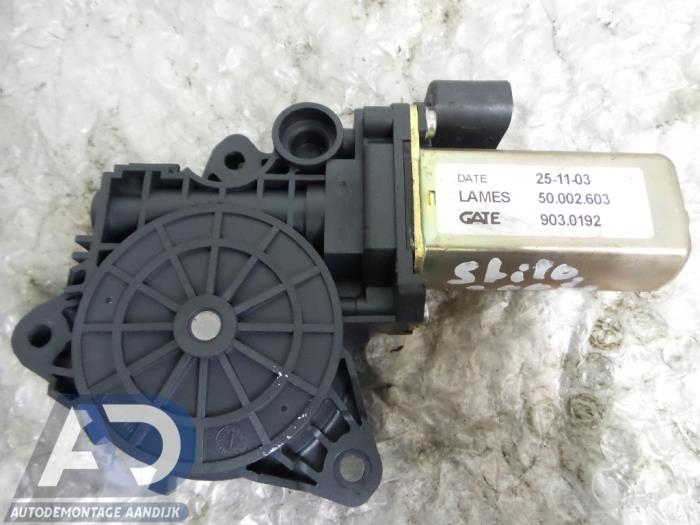 Usados Motor de ventanilla de puerta Fiat Stilo (192A/B) 1.6 16V Precio € 19,99 Norma de margen ofrecido por Autodemontage Aandijk