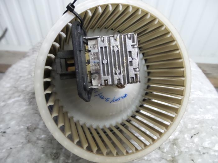 Heating and ventilation fan motor from a Hyundai I10 2009