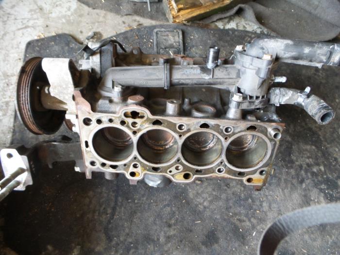 Engine crankcase from a Renault Kangoo Express (FC) 1.5 dCi 80 2004