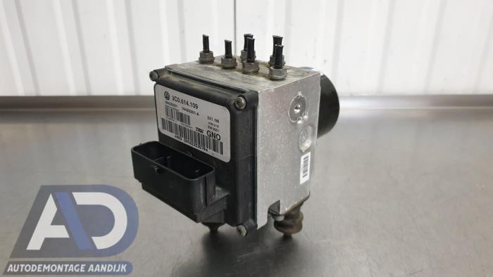 Używane Pompa ABS Volkswagen Passat (3C2) 2.0 TDI 16V 140 Cena € 34,99 Procedura marży oferowane przez Autodemontage Aandijk