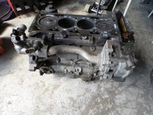 Used Engine crankcase Opel Zafira Mk.I (F75) 2.2 16V Price € 299,99 Margin scheme offered by Autodemontage Aandijk