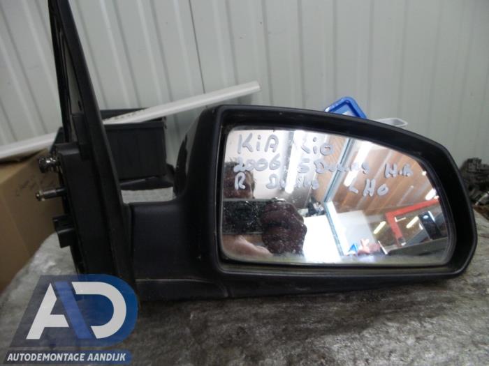 Retrovisor externo derecha de un Kia Rio 2006