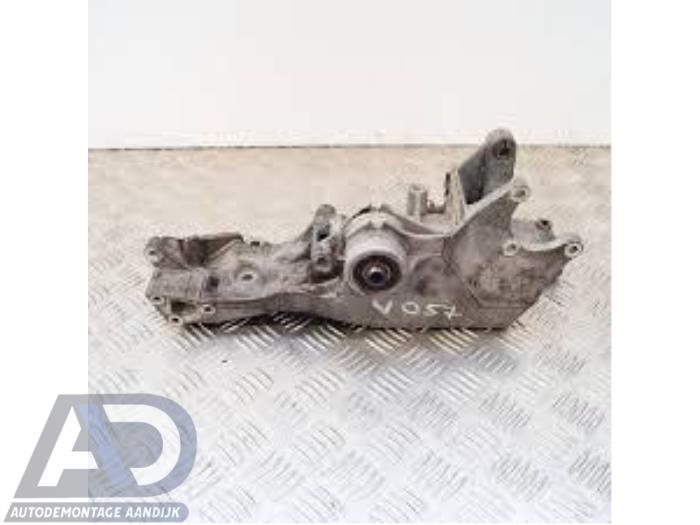 Usagé Support dynamo bas Audi A4 (B7) 2.0 20V Prix € 29,99 Règlement à la marge proposé par Autodemontage Aandijk