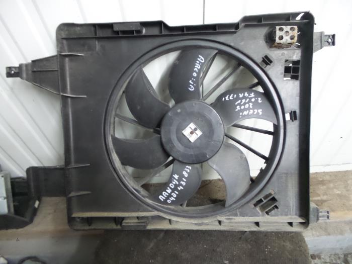 Boîtier ventilateur d'un Renault Scenic 2005