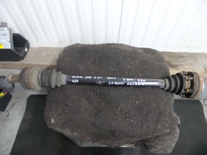 Drive shaft, rear right from a BMW 3 serie (E46/4) 318i 16V 2003