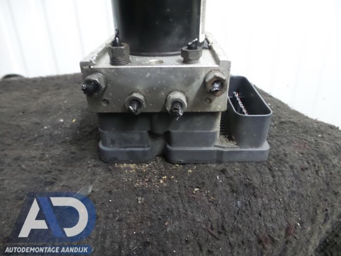 Begagnade ABS-pump Peugeot 207 SW (WE/WU) 1.6 HDi 16V Pris € 74,99 Marginaltabell erbjuds av Autodemontage Aandijk