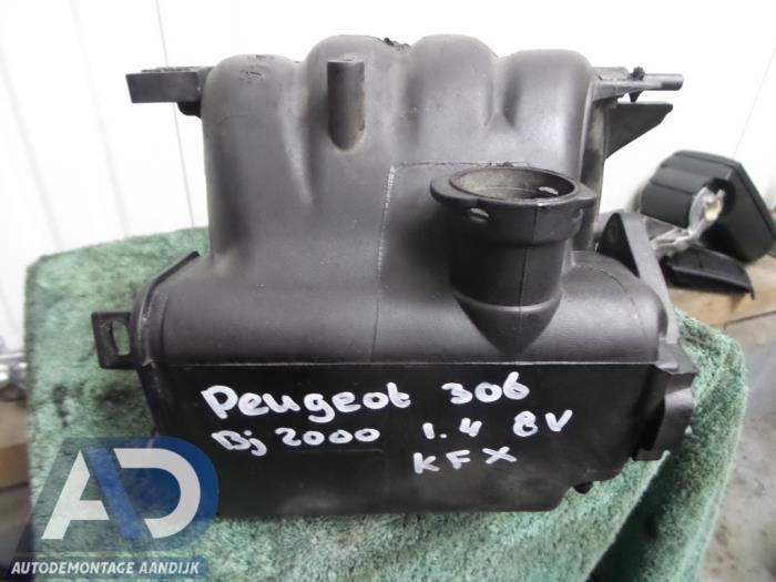 Ansaugbrugge van een Peugeot 306 (7A/C/S) 1.4 2000