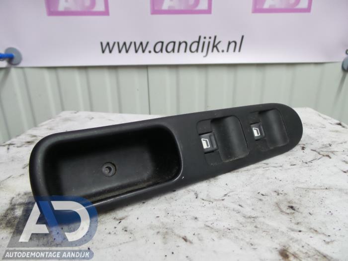 Usados Interruptor de ventanilla eléctrica Peugeot 307 (3A/C/D) 1.4 Precio de solicitud ofrecido por Autodemontage Aandijk
