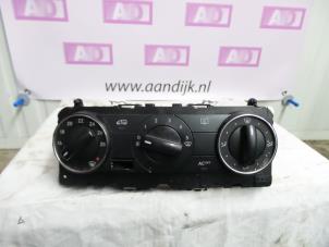 Używane Panel sterowania klimatyzacji Mercedes A-Klasse Cena € 59,99 Procedura marży oferowane przez Autodemontage Aandijk