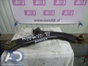 Used Front wishbone, right Renault Clio Price on request offered by Autodemontage Aandijk