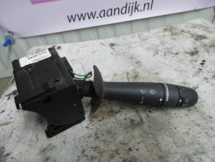 Używane Przelacznik wycieraczki Renault Espace (JK) 3.0 dCi V6 24V Grand Espace Cena € 19,99 Procedura marży oferowane przez Autodemontage Aandijk