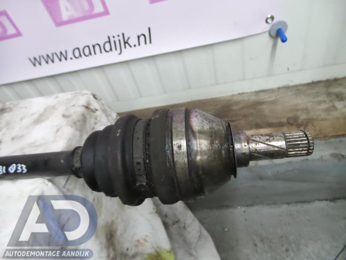Front drive shaft, right from a Opel Zafira (M75) 1.8 16V Ecotec 2008