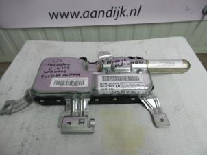 Używane Poduszka powietrzna drzwiowa lewa przednia wersja 4-drzwiowa Mercedes C (W203) 1.8 C-200K 16V Cena € 35,00 Procedura marży oferowane przez Autodemontage Aandijk