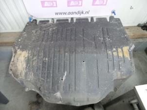 Usados Chapa protectora motor Skoda Fabia II (5J) 1.6 TDI 16V 90 Precio de solicitud ofrecido por Autodemontage Aandijk