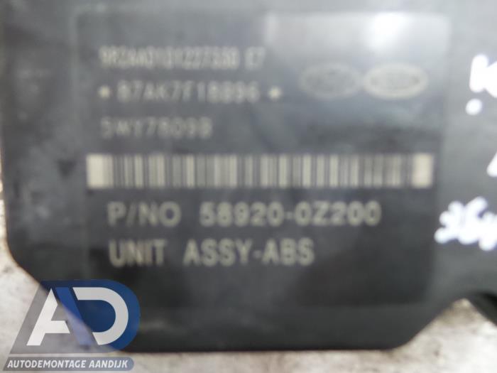 ABS pump from a Kia Sportage (JE) 2.0 CRDi 16V VGT 4x2 2007