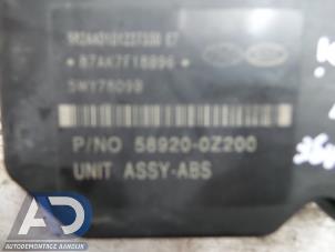 ABS pump from a Kia Sportage (JE) 2.0 CRDi 16V VGT 4x2 2007