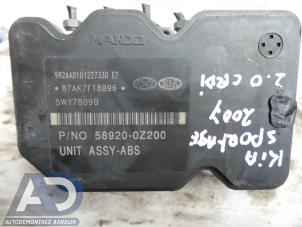 ABS pump from a Kia Sportage (JE) 2.0 CRDi 16V VGT 4x2 2007