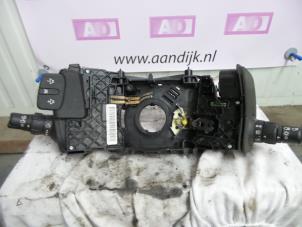 Używane Przelacznik Combi kolumny kierownicy Renault Grand Scénic II (JM) 1.6 16V Cena € 74,99 Procedura marży oferowane przez Autodemontage Aandijk