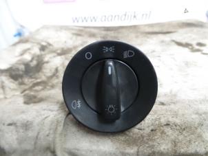 Usados Interruptor de luz Skoda Fabia II (5J) 1.2i 12V Precio € 14,99 Norma de margen ofrecido por Autodemontage Aandijk