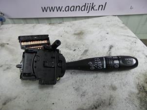 Używane Przelacznik Combi kolumny kierownicy Kia Rio II (DE) 1.4 16V Cena € 24,99 Procedura marży oferowane przez Autodemontage Aandijk