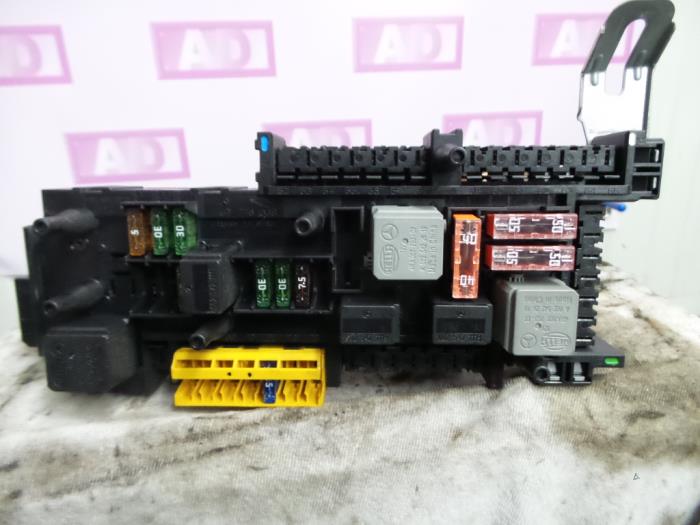Fuse box from a Mercedes-Benz C (W204) 2.2 C-220 CDI 16V 2008