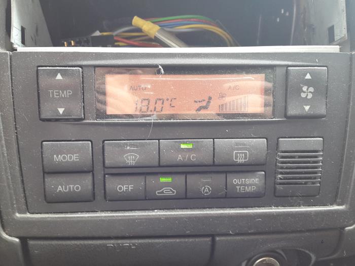 Air conditioning control panel from a Hyundai Coupe 2.0i 16V 2005