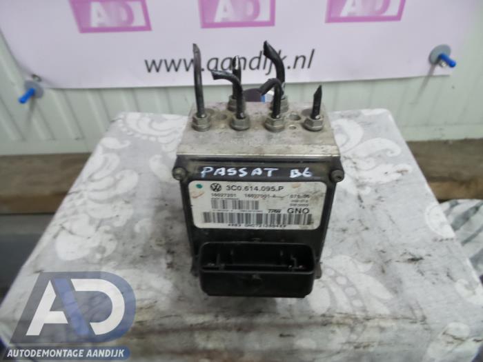 Used ABS pump Volkswagen Passat (3C2) 1.9 TDI Price € 34,99 Margin scheme offered by Autodemontage Aandijk