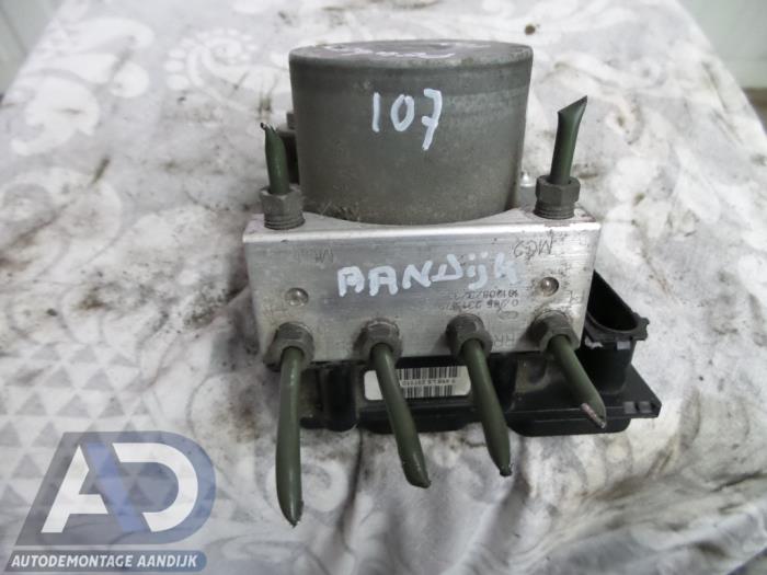 Begagnade ABS-pump Peugeot 107 1.0 12V Pris € 19,99 Marginaltabell erbjuds av Autodemontage Aandijk