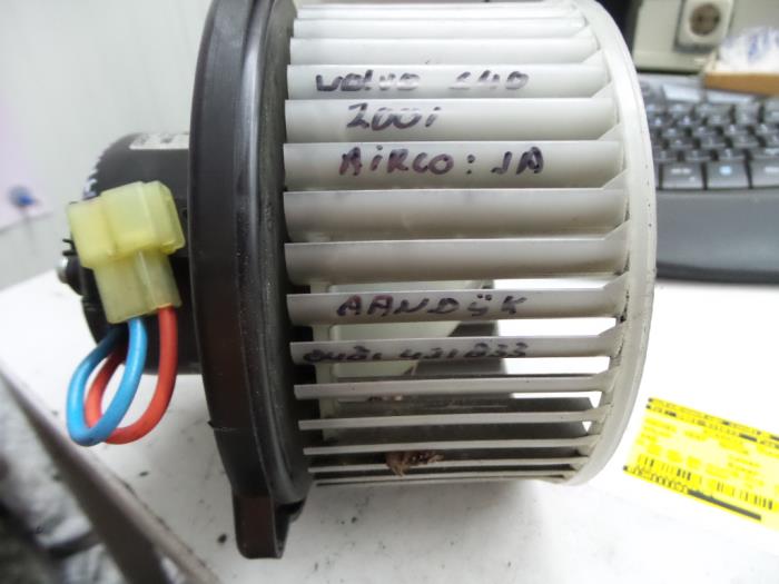 Heating and ventilation fan motor from a Volvo S40 (VS) 1.6 16V 2001