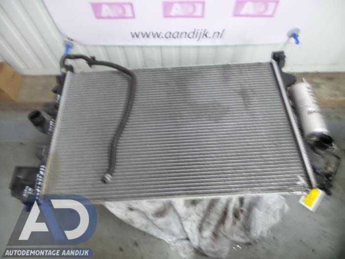Usagé Radiateur Opel Vectra C GTS 1.9 CDTI 120 Prix € 39,99 Règlement à la marge proposé par Autodemontage Aandijk