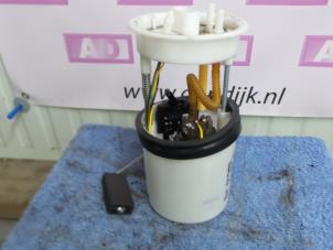 Usados Bomba de gasolina Volkswagen Polo Precio de solicitud ofrecido por Autodemontage Aandijk