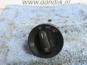 Usados Interruptor de luz Volkswagen Up! (121) 1.0 12V 60 Precio € 19,99 Norma de margen ofrecido por Autodemontage Aandijk