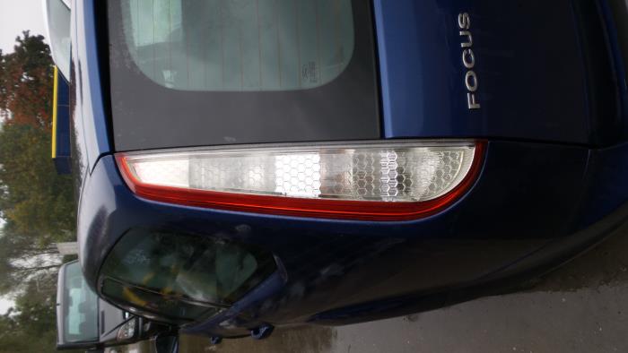 Tylne swiatlo pozycyjne lewe z Ford Focus 2 Wagon 1.6 16V 2010