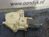 Door window motor from a Ford Focus 2 Wagon 1.6 16V 2010